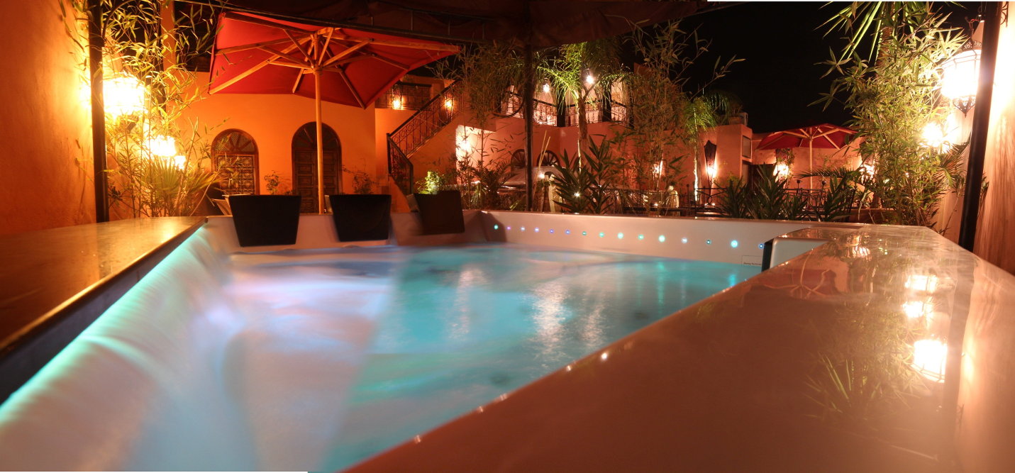 riad-jona-marrakech-hot-jacuzzi-night-sky